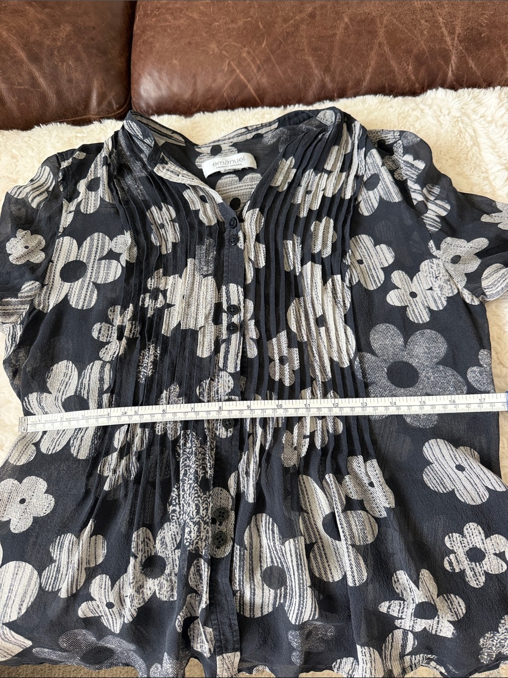 Vintage Emanuel Ungaro Black and White Floral Pleated Blouse size small - Picture 8 of 9